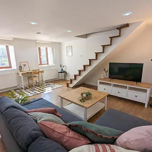 Stylish 2-bedroom In Budapest